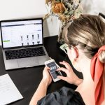 Femme achat sur internet